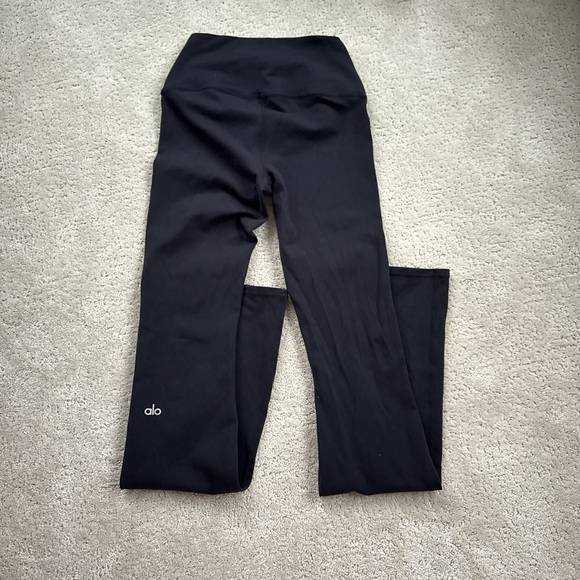 ALO Yoga Pants - Alo Yoga bootcut airbrush leggings!